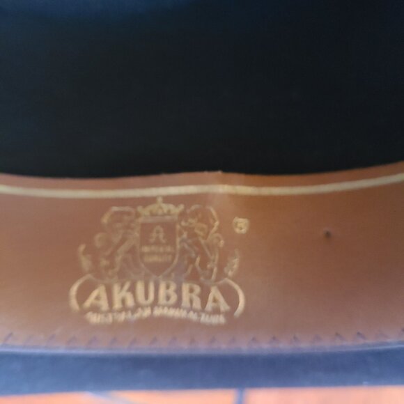 Akubra Black Snowy River Fur Felt Australian Hat 56 Never Worn Grey Hatband - Picture 11 of 13
